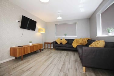8 bed house, Cathays, Cardiff, CF244EP - Image 1