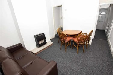 2 bed house, Winnie Road, Selly Park, Birmingham, B296JX - Image 4