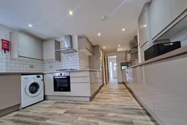 8 bed house, Cathays, Cardiff, CF244HQ - Image 3