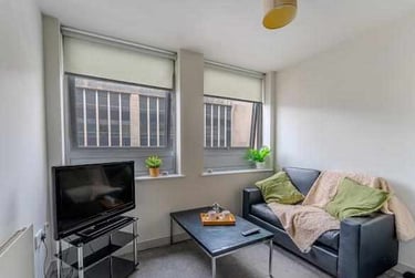 2 bed flat, Arundel Gate, Devonshire Green, Sheffield, S12PN - Image 4