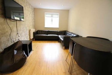 6 bed house, Cathays, Plasnewydd, Cardiff, CF244BN - Image 1