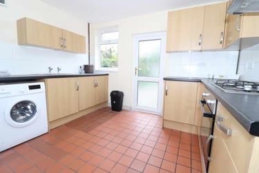 5 bed house, Cathays, Cardiff, CF103EE - Image 2