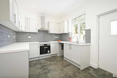 6 bed house, William Street, Broomhall, Sheffield, S102BZ - Image 1