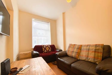 3 bed house, Cathays, Cardiff, CF244EU - Image 2