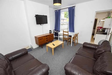 4 bed house, Dartmouth Road, Selly Park, Birmingham, B296DR - Image 2