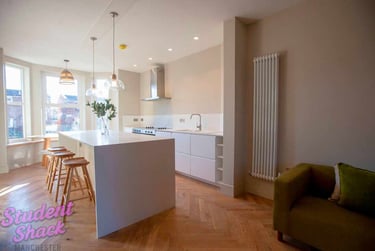 6 bed house, Swinton Grove, Ardwick, Manchester, M130EU - Image 1
