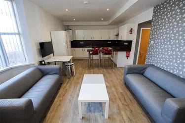 6 bed house, Harrow Road, Selly Park, Birmingham, B297DW - Image 2