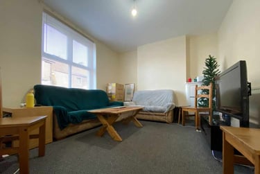 5 bed house, Cathays, Cardiff, CF244BZ - Image 1