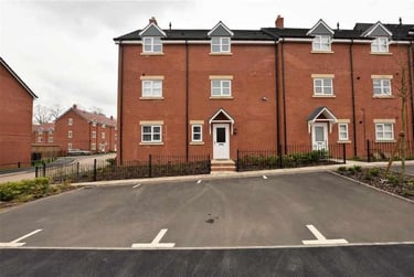 2 bed flat, Escelie Way, Selly Oak, Birmingham, B296GP - Image 1