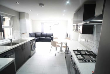 7 bed house, Cathays, Cardiff, CF244BP - Image 1