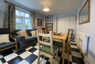 5 bed house, Cathays, Cardiff, CF244AR - Image 1