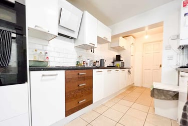 4 bed house, Cathays, Cardiff, CF244JH - Image 2