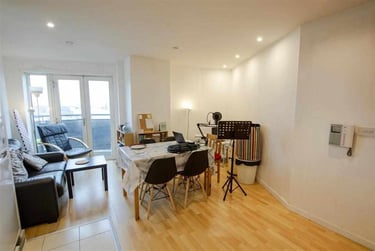 2 bed flat, Masshouse Plaza, City Centre, Birmingham, B55JF - Image 2