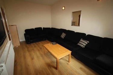 8 bed house, Heeley Road, Selly Park, Birmingham, B296EN - Image 1