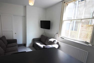 5 bed house, Cathays, Cardiff, CF244LE - Image 1