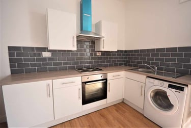 1 bed flat, Cradock Street, City Centre, Swansea, SA13HE - Image 2