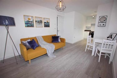 2 bed flat, Cottrell Way, Selly Park, Birmingham, B296UZ - Image 1