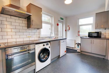 6 bed house, Tresillian Gardens, Mount Pleasant, Exeter, EX47AJ - Image 7