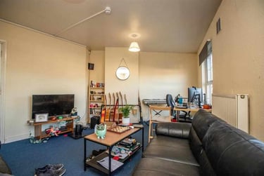 3 bed flat, Bristol Road, Selly Oak, Birmingham, B296HW - Image 1