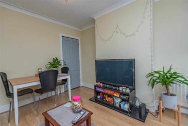 3 bed house, Reservoir Road, Harborne, Birmingham, B296SX - Image 2