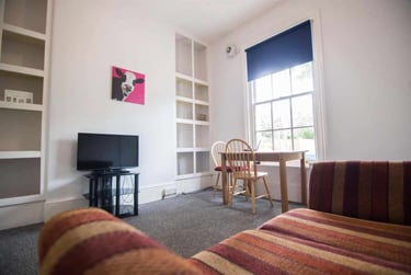 1 bed flat, Clarkehouse Road, Broomhall, Sheffield, S102LG - Image 1