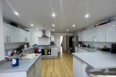 7 bed house, Cathays, Cardiff, CF244EP - Image 1