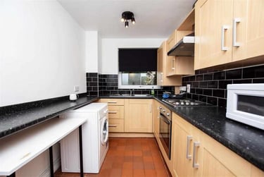 2 bed flat, Seymour Close, Selly Park, Birmingham, B297JD - Image 3