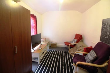 3 bed flat, Adamsdown, Adamstown, Cardiff, CF240JW - Image 2