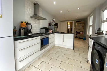 4 bed house, Adamsdown, Adamstown, Cardiff, CF241PZ - Image 2