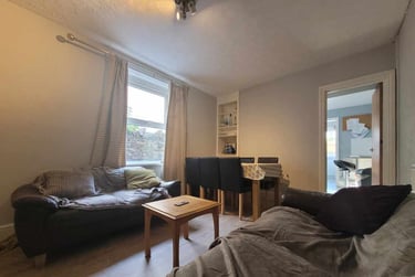 6 bed house, Cathays, Cardiff, CF244HS - Image 1