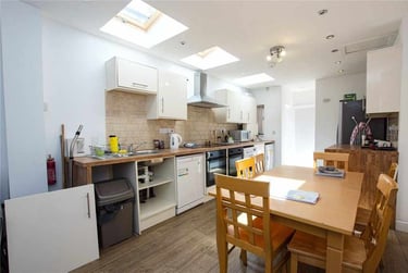 6 bed house, Hubert Road, Selly Park, Birmingham, B296ER - Image 2