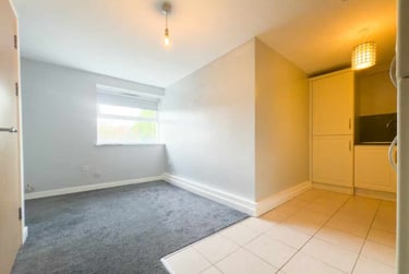 1 bed flat, Llandaff North, Llandaff, Cardiff, CF142NA - Image 2