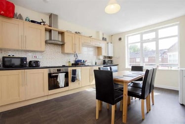5 bed house, Raddlebarn Road, Selly Park, Birmingham, B296HQ - Image 2