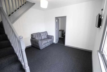 2 bed flat, Greenfield Road, Harborne, Birmingham, B170EG - Image 1