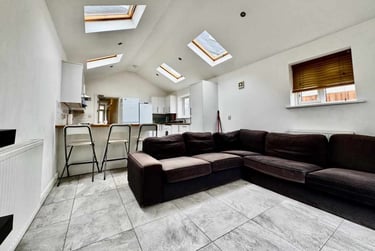 6 bed house, Cathays, Cardiff, CF244HQ - Image 1