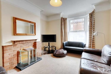 6 bed house, Mowbray Avenue, St Sidwells, Exeter, EX44HB - Image 3