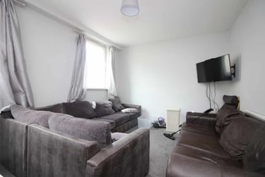 5 bed house, Cathays, Cardiff, CF244BZ - Image 1
