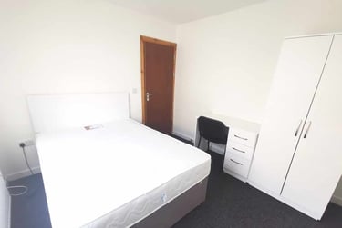 3 bed house, Miers Street, St Thomas, Swansea, SA18BZ - Image 1