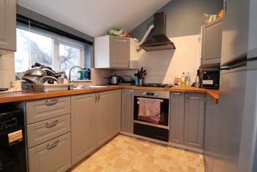 5 bed house, Cathays, Cardiff, CF244QT - Image 1