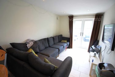 7 bed house, Cathays, Cardiff, CF244NU - Image 1