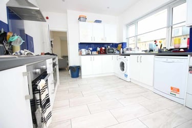 7 bed house, Cathays, Cardiff, CF103EG - Image 2