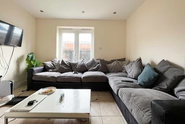 7 bed house, Cathays, Cardiff, CF244EX - Image 1