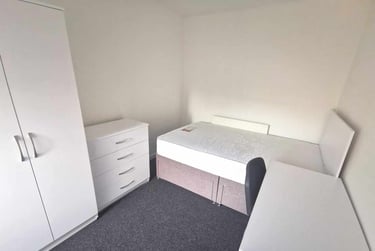 3 bed house, Miers Street, St Thomas, Swansea, SA18BZ - Image 9