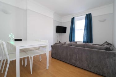 3 bed flat, Roath, Plasnewydd, Cardiff, CF243BH - Image 2