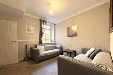 4 bed house, Treforest, Pontypridd, CF371RU - Image 2