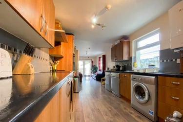 6 bed house, Cathays, Cardiff, CF244JP - Image 2