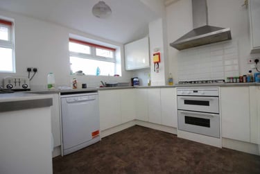 6 bed house, Cathays, Cardiff, CF244QQ - Image 2