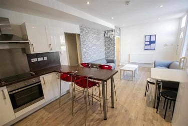 6 bed house, Harrow Road, Selly Park, Birmingham, B297DW - Image 1