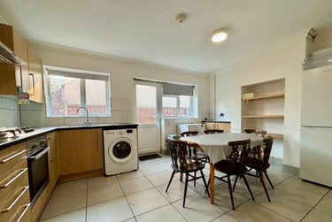 5 bed house, Earlham Green Lane, Clover Hill, Norwich, NR58RB - Image 2