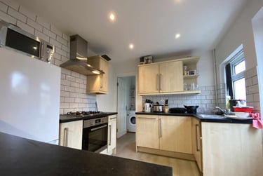 4 bed house, Adamsdown, Adamstown, Cardiff, CF240JZ - Image 2